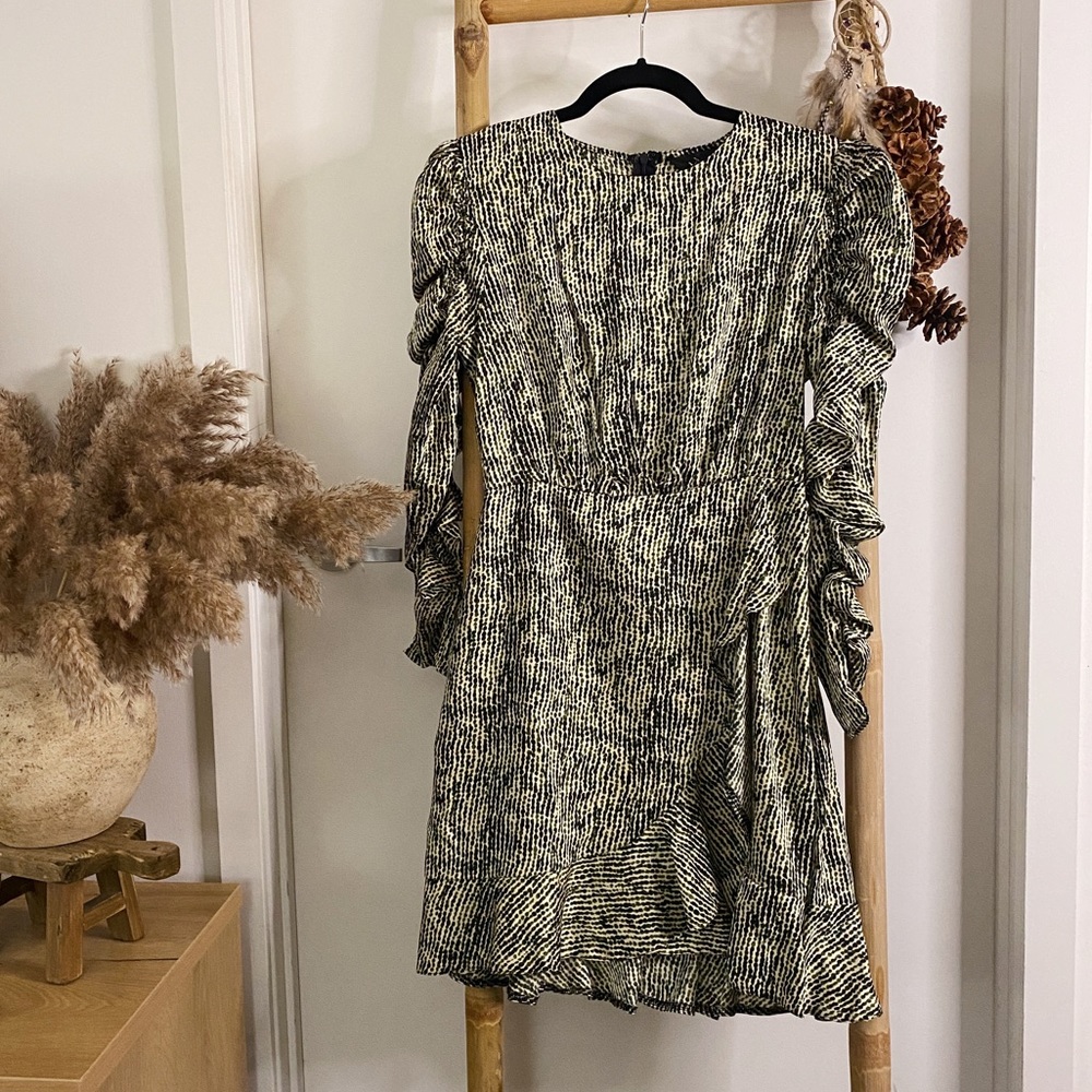 AX Paris Green Printed Ruched Sleeve Frill Hem Dress - Picture 10 of 11